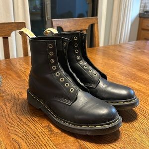 Dr. Martens Vegan leather black 1460